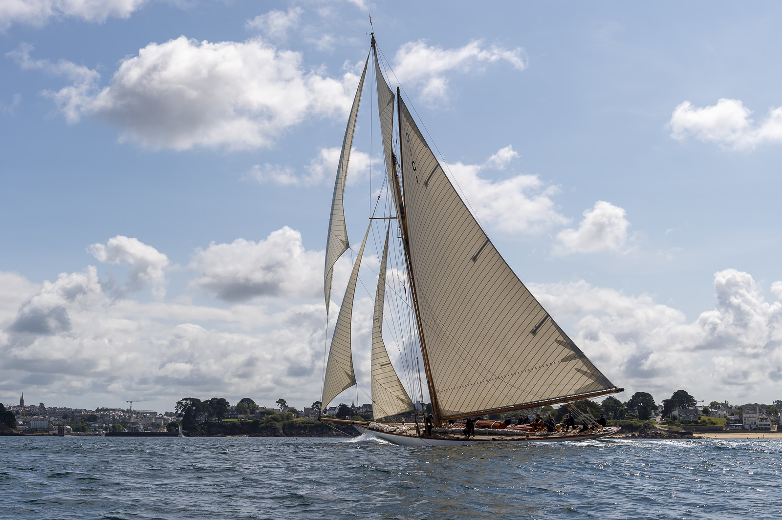 La Hoalen Brest-Douarnenez Classic Finistere est une régate de voiliers classiques magnififiques.